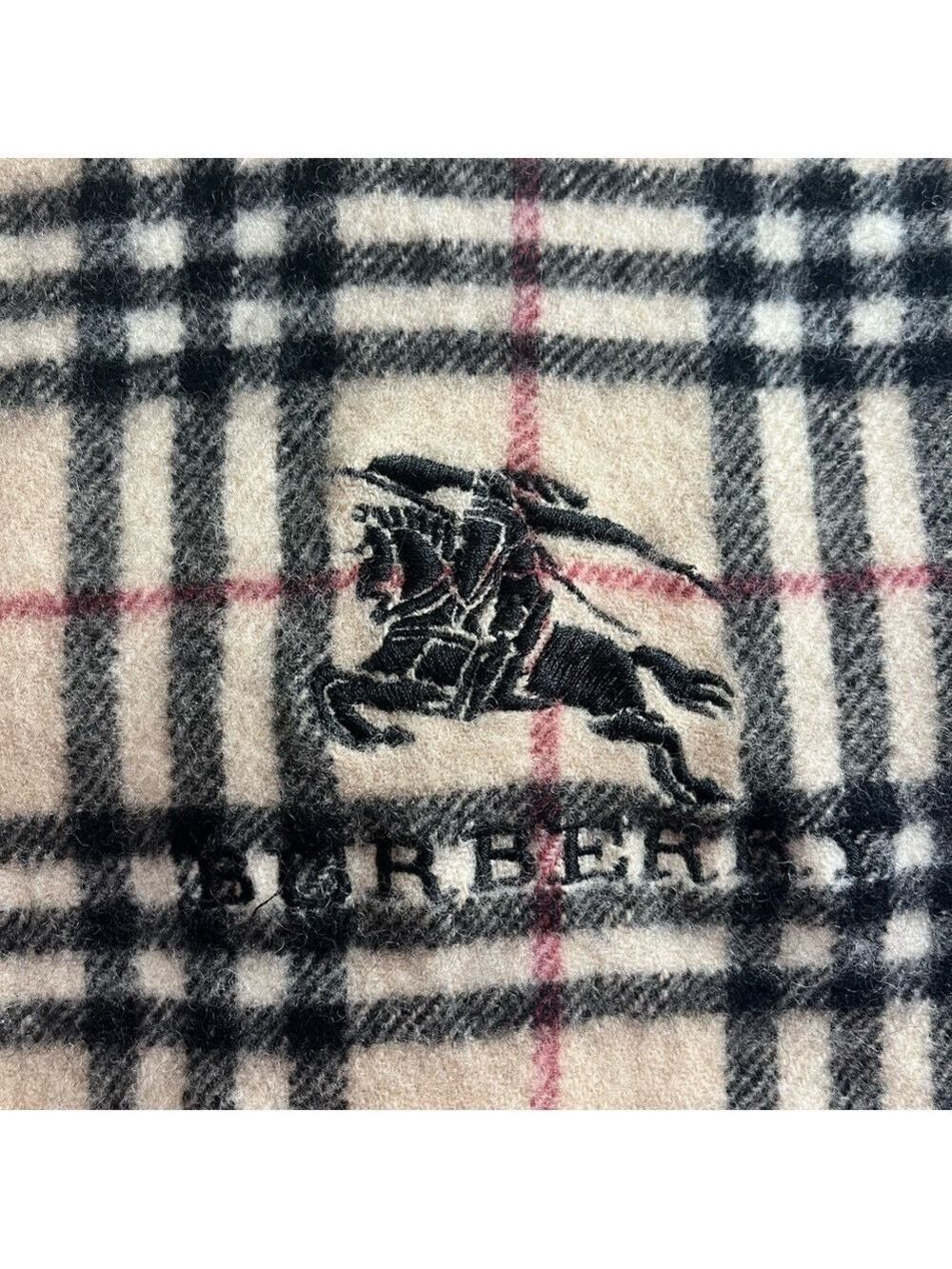 BURBERRY LAP BLANKET - Picture 2 of 6